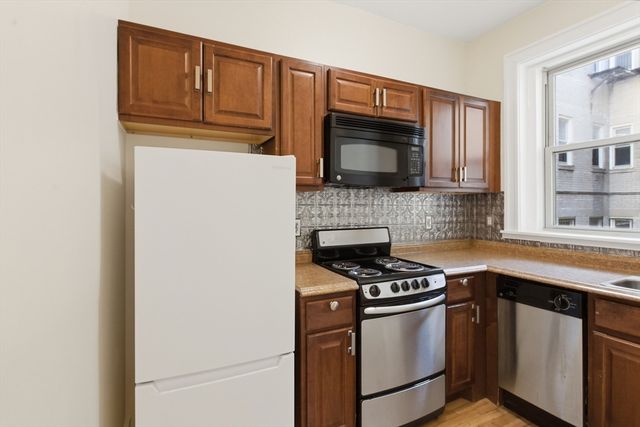 1673 Commonwealth Ave 3, Boston, MA 02135