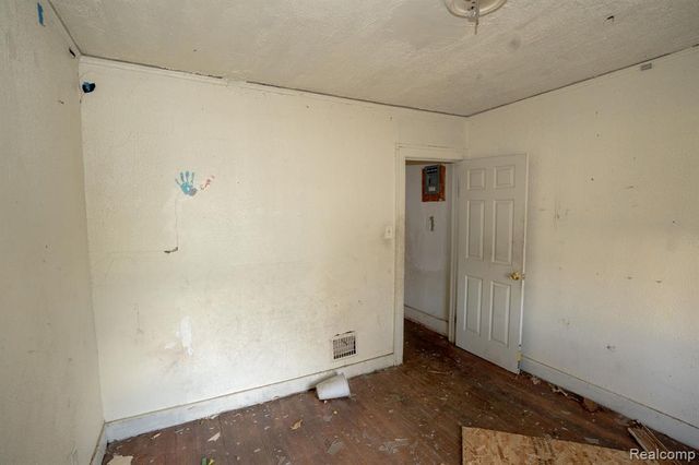 15373 Hartwell Street, Detroit, MI 48227