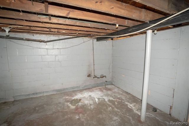 15373 Hartwell Street, Detroit, MI 48227