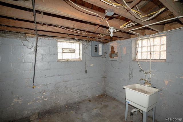 15373 Hartwell Street, Detroit, MI 48227