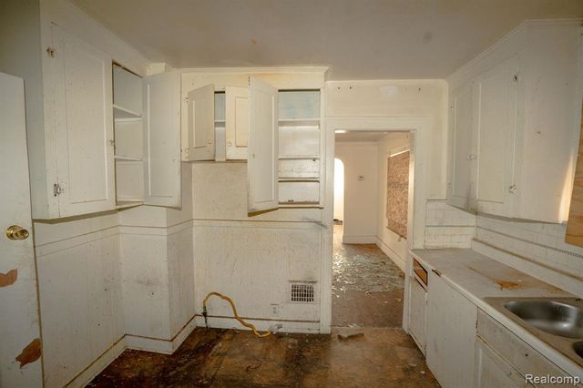 15373 Hartwell Street, Detroit, MI 48227