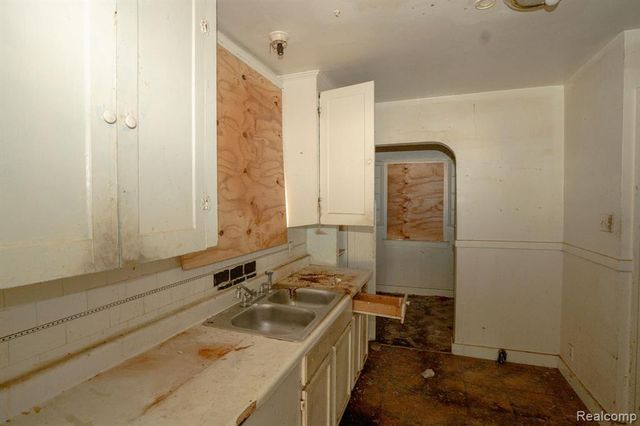 15373 Hartwell Street, Detroit, MI 48227