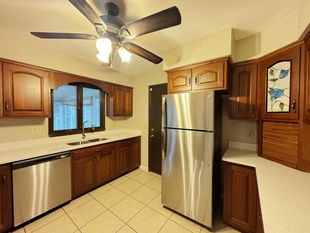 16 Somerset Road, Montgomery, IL 60538