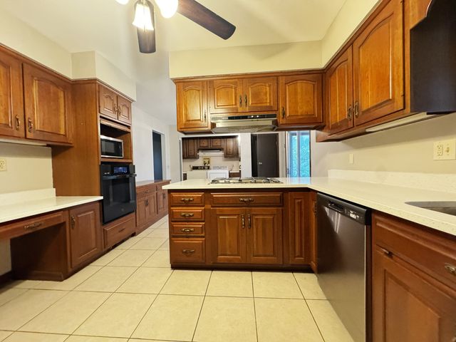 16 Somerset Road, Montgomery, IL 60538