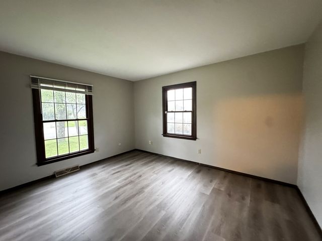 16 Somerset Road, Montgomery, IL 60538