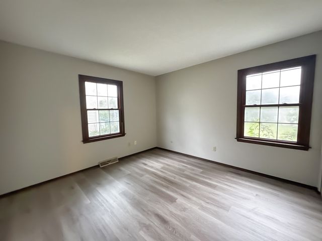 16 Somerset Road, Montgomery, IL 60538