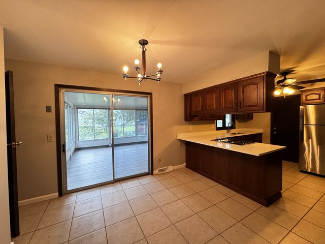 16 Somerset Road, Montgomery, IL 60538