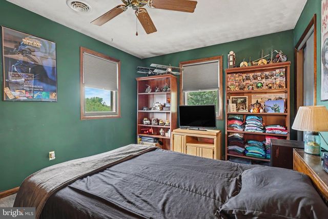 42 VEGAS DR, Hanover, PA 17331