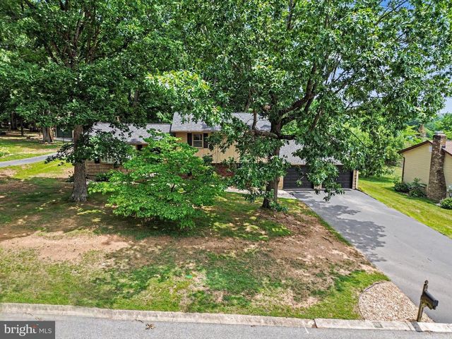 42 VEGAS DR, Hanover, PA 17331