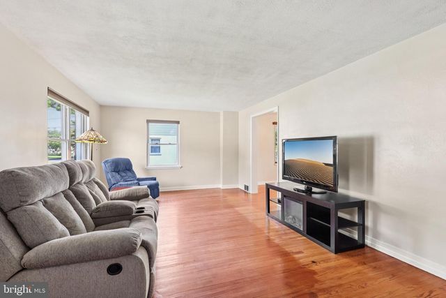 15 ROSE LN, Burlington, NJ 08016
