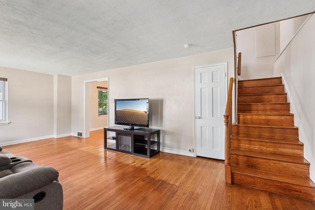 15 ROSE LN, Burlington, NJ 08016