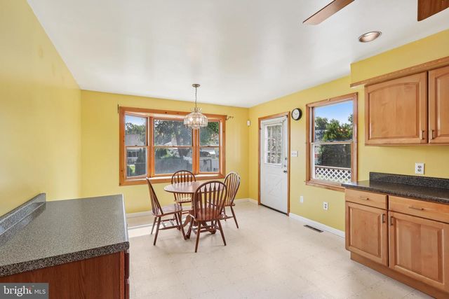 15 ROSE LN, Burlington, NJ 08016