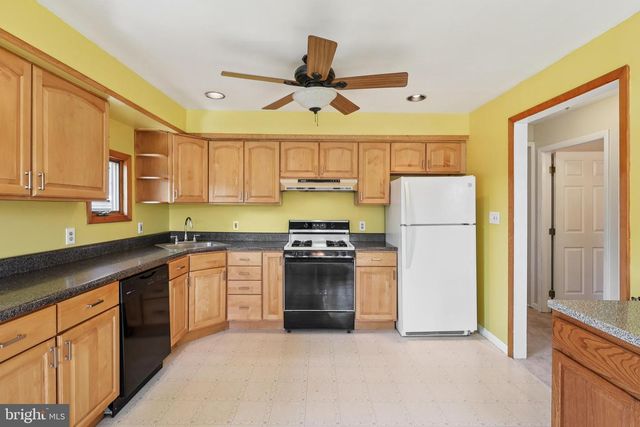 15 ROSE LN, Burlington, NJ 08016