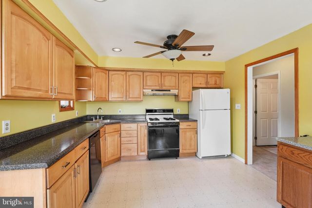 15 ROSE LN, Burlington, NJ 08016