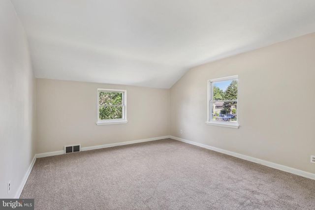15 ROSE LN, Burlington, NJ 08016