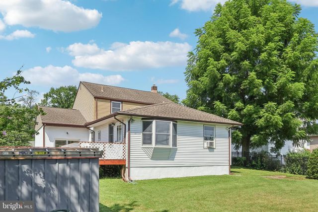 15 ROSE LN, Burlington, NJ 08016