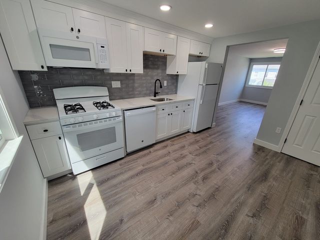 5 Lenox St 4, Lowell, MA 01852