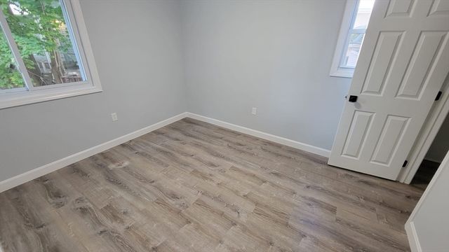 5 Lenox St 4, Lowell, MA 01852