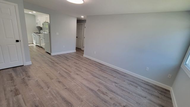 5 Lenox St 4, Lowell, MA 01852