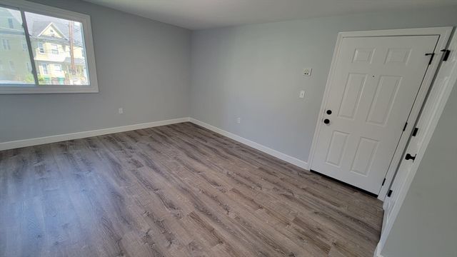 5 Lenox St 4, Lowell, MA 01852