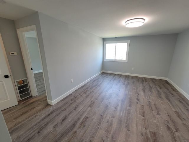 5 Lenox St 4, Lowell, MA 01852