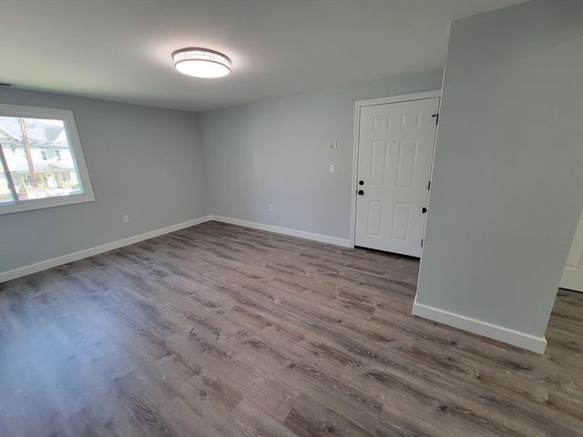 5 Lenox St 4, Lowell, MA 01852