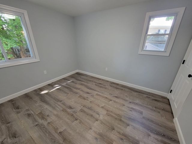 5 Lenox St 4, Lowell, MA 01852