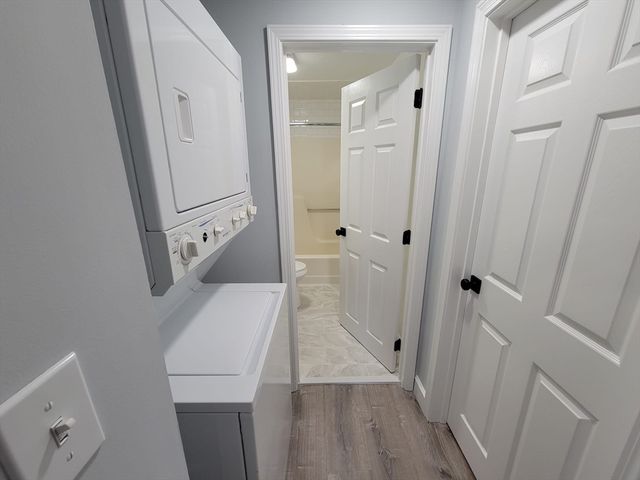 5 Lenox St 4, Lowell, MA 01852