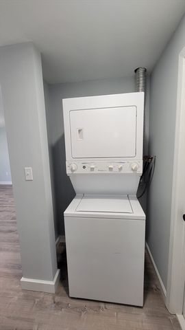 5 Lenox St 4, Lowell, MA 01852