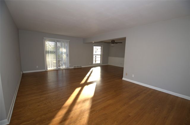 6704 Del Matro Avenue, Windsor Heights, IA 50324