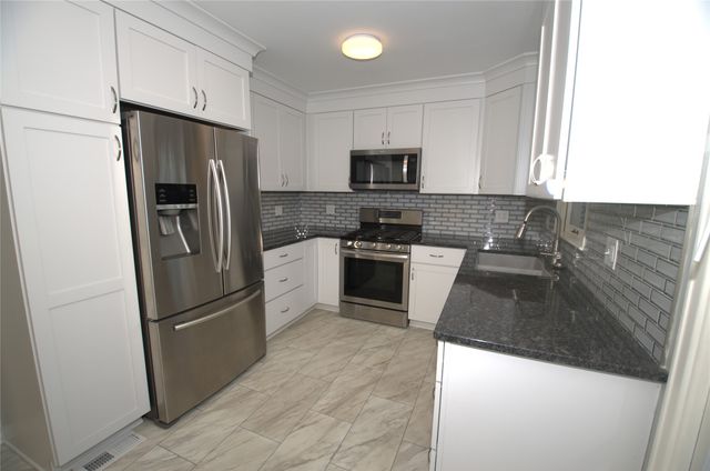 6704 Del Matro Avenue, Windsor Heights, IA 50324