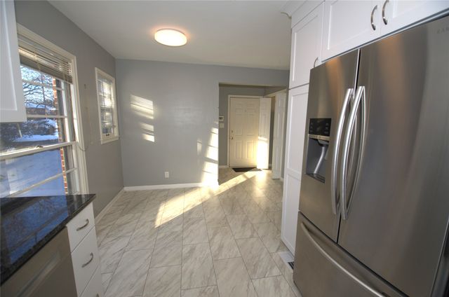 6704 Del Matro Avenue, Windsor Heights, IA 50324