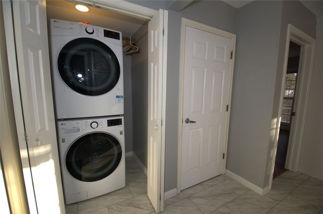 6704 Del Matro Avenue, Windsor Heights, IA 50324