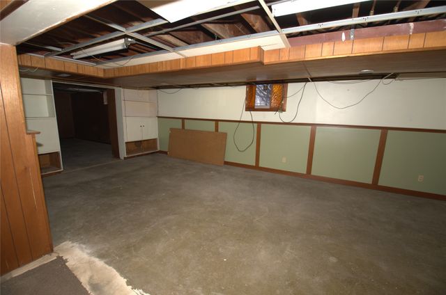 6704 Del Matro Avenue, Windsor Heights, IA 50324