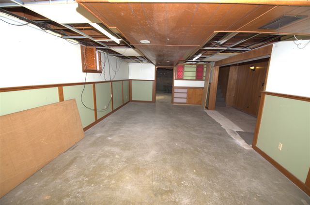 6704 Del Matro Avenue, Windsor Heights, IA 50324