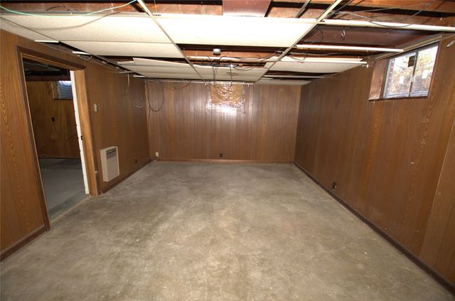 6704 Del Matro Avenue, Windsor Heights, IA 50324