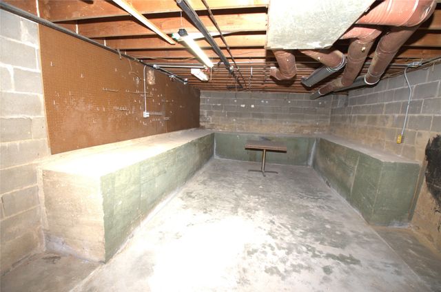 6704 Del Matro Avenue, Windsor Heights, IA 50324