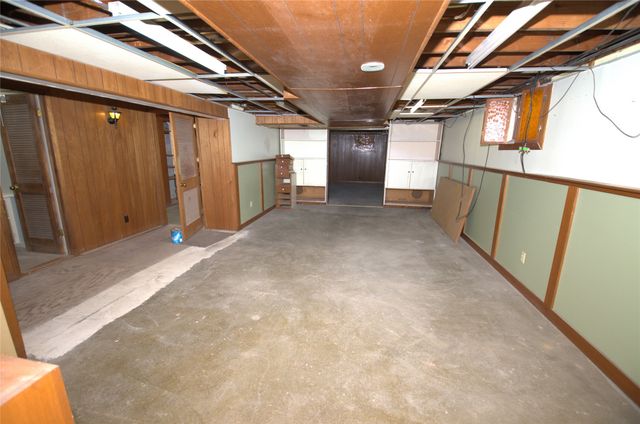 6704 Del Matro Avenue, Windsor Heights, IA 50324