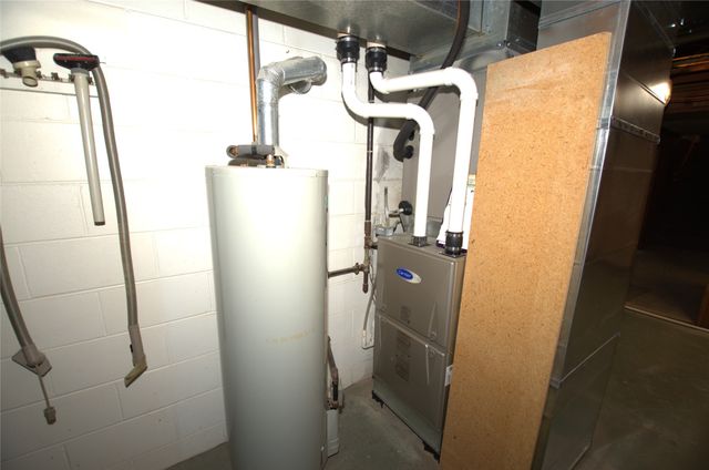 6704 Del Matro Avenue, Windsor Heights, IA 50324