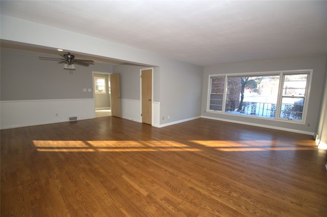 6704 Del Matro Avenue, Windsor Heights, IA 50324