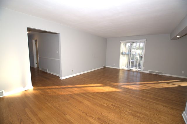 6704 Del Matro Avenue, Windsor Heights, IA 50324