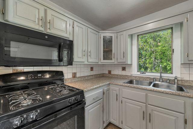 1 Muddy Pond, Kensington, NH 03833