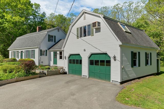 1 Muddy Pond, Kensington, NH 03833