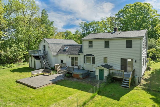 1 Muddy Pond, Kensington, NH 03833