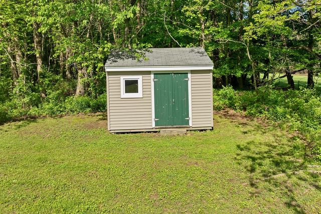 1 Muddy Pond, Kensington, NH 03833
