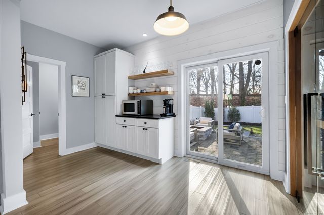 285 Old Whitfield Street, Guilford, CT 06437