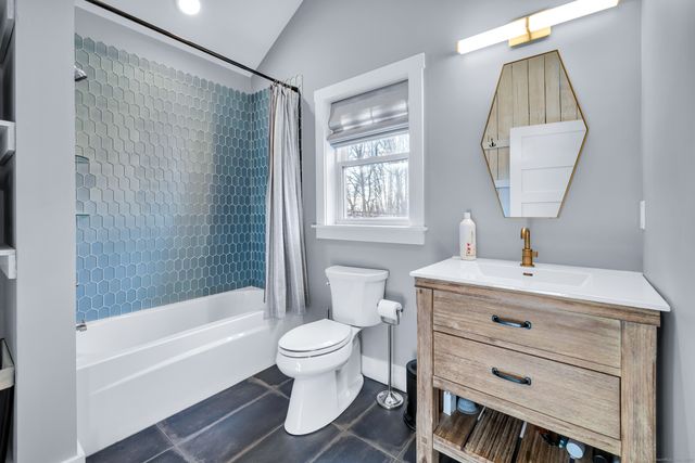 285 Old Whitfield Street, Guilford, CT 06437