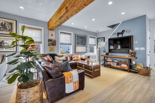 285 Old Whitfield Street, Guilford, CT 06437