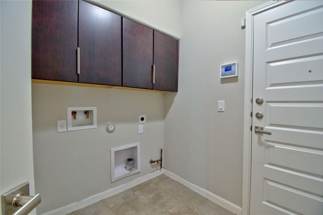 504 Hummingbird LN A, Austin, TX 78734