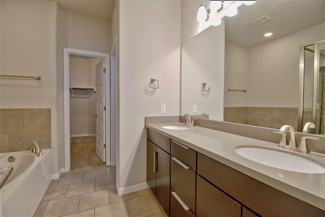 504 Hummingbird LN A, Austin, TX 78734